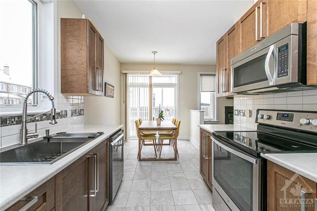 639 Willowmere Way, Home with 4 bedrooms, 3 bathrooms and 2 parking in Ottawa ON | Image 12