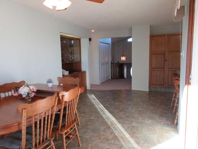95 Elm Crescent S, House detached with 4 bedrooms, 3 bathrooms and 2 parking in Lethbridge AB | Image 12
