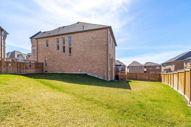 65 St Ives Cres, House detached with 4 bedrooms, 5 bathrooms and 6 parking in Whitby ON | Image 35