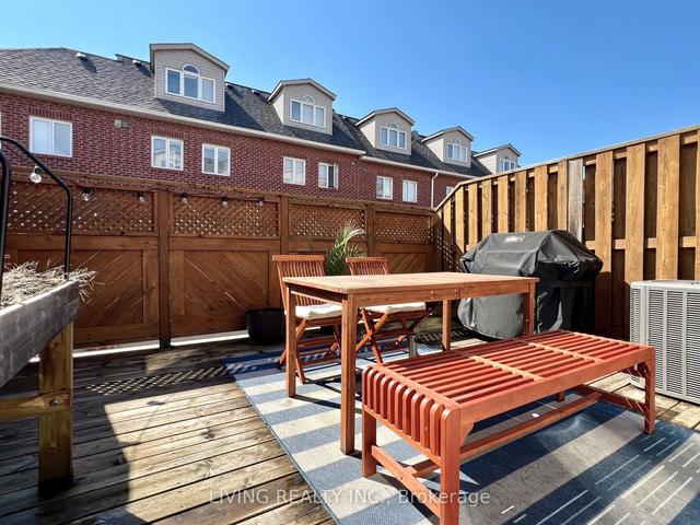 4 Superior Creek Lane, Townhouse with 3 bedrooms, 3 bathrooms and 2 parking in Toronto ON | Image 2