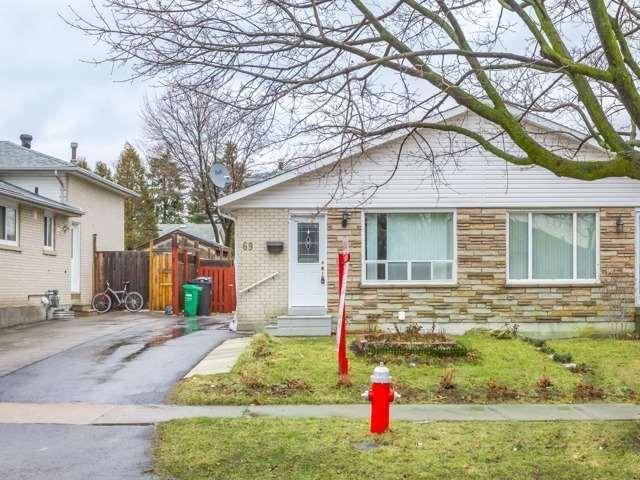 69 Newstead Cres, House semidetached with 3 bedrooms, 3 bathrooms and 3 parking in Brampton ON | Image 1