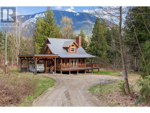 437 Cedar Street, House detached with 4 bedrooms, 3 bathrooms and 4 parking in Revelstoke BC | Card Image