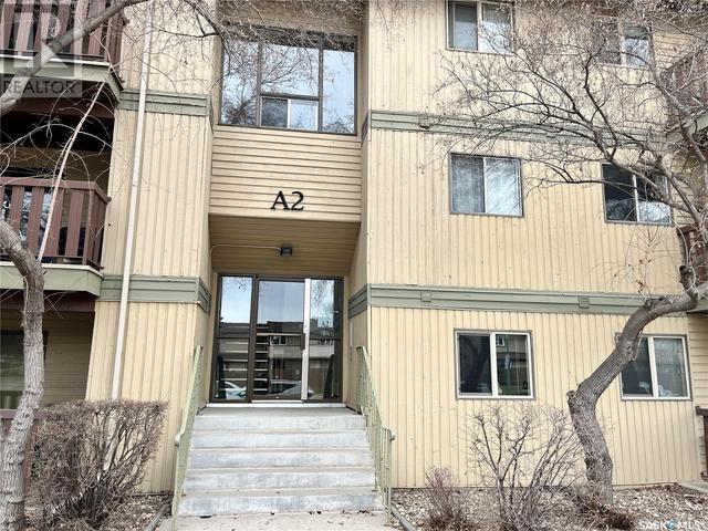 a2 - 202 1121 Mckercher Drive, Condo with 2 bedrooms, 1 bathrooms and null parking in Saskatoon SK | Image 1
