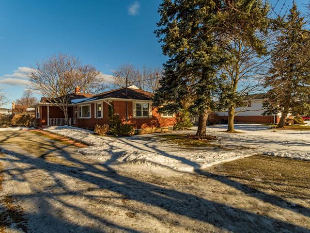 221 Lakeshore Rd, House detached with 3 bedrooms, 2 bathrooms and 6 parking in St. Catharines ON | Image 23