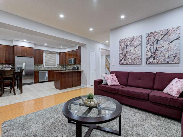 125 Owlridge Dr, House detached with 4 bedrooms, 3 bathrooms and 4 parking in Brampton ON | Image 2
