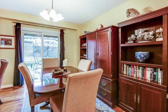 4041 Jarvis Cres, House attached with 2 bedrooms, 2 bathrooms and 2 parking in Burlington ON | Image 2