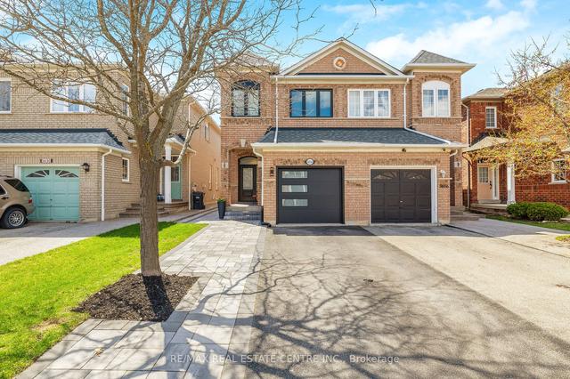 5654 Longboat Ave, House semidetached with 3 bedrooms, 4 bathrooms and 4 parking in Mississauga ON | Image 1