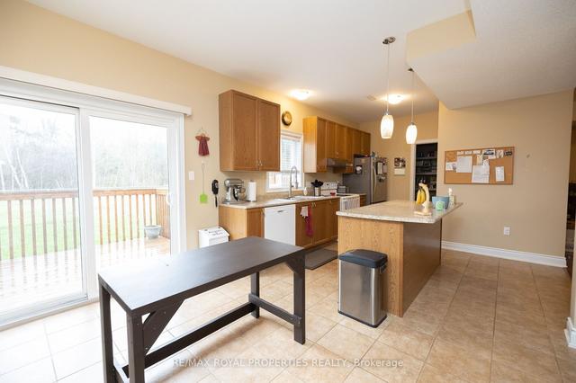 4 Trotter Crt, House detached with 4 bedrooms, 4 bathrooms and 6 parking in Barrie ON | Image 3