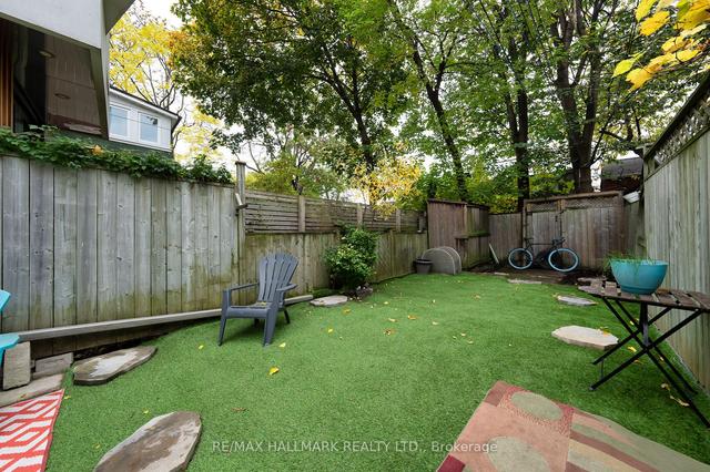 180 Lippincott St, House semidetached with 4 bedrooms, 3 bathrooms and 0 parking in Toronto ON | Image 9