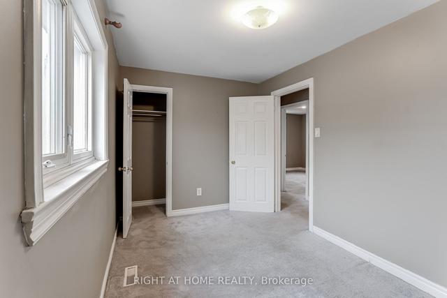 204 Townhouse Cres, Townhouse with 3 bedrooms, 2 bathrooms and 1 parking in Brampton ON | Image 3