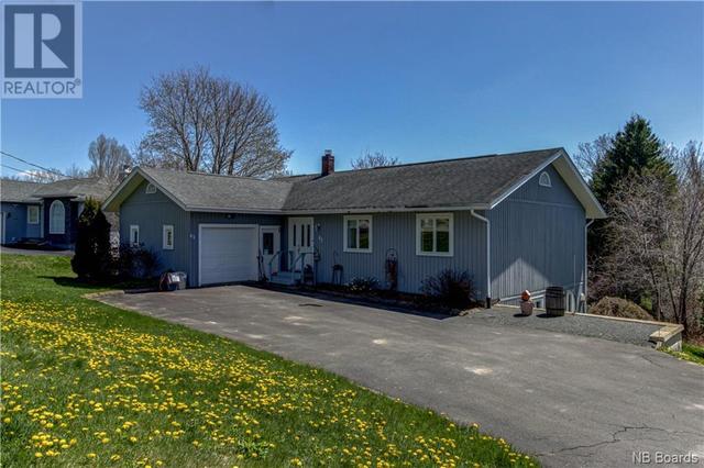 41 Maxwell Drive, House detached with 5 bedrooms, 2 bathrooms and null parking in Sussex NB | Image 3