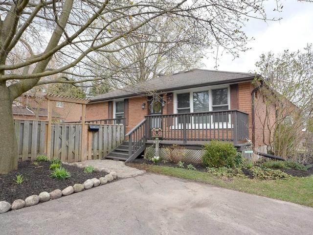 167 Elizabeth St S, House detached with 2 bedrooms, 2 bathrooms and 4 parking in Brampton ON | Image 1