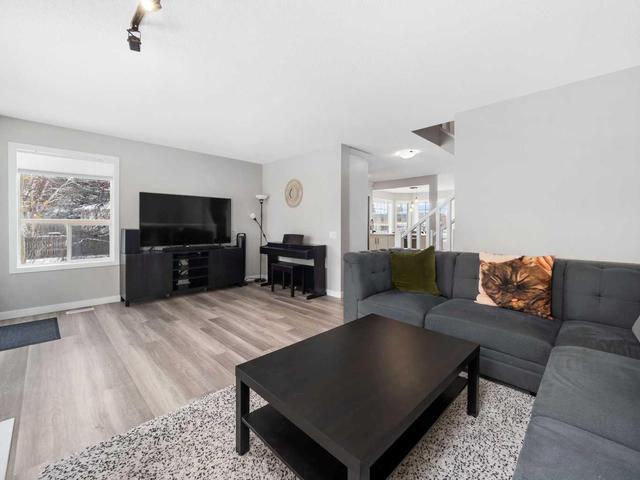 33 Silvergrove Close Nw, Home with 3 bedrooms, 2 bathrooms and 1 parking in Calgary AB | Image 7