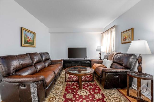 677 Mathieu Way, House detached with 3 bedrooms, 3 bathrooms and 3 parking in Ottawa ON | Image 6