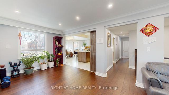 36 Samba Dr, House detached with 3 bedrooms, 3 bathrooms and 5 parking in Toronto ON | Image 4