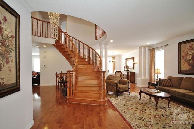 332 Chestermere Crescent, House detached with 5 bedrooms, 5 bathrooms and 6 parking in Ottawa ON | Image 3