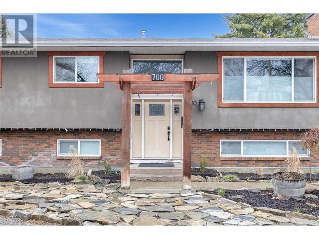 700 Tamarack Drive, House detached with 4 bedrooms, 3 bathrooms and 7 parking in Kelowna BC | Image 2