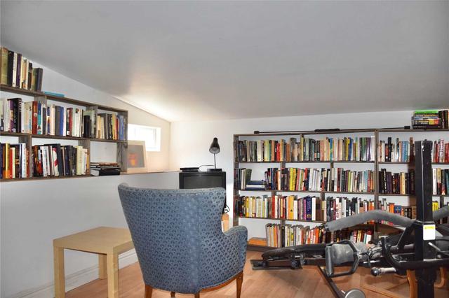 121 Shanly St, House detached with 2 bedrooms, 2 bathrooms and 0 parking in Toronto ON | Image 8