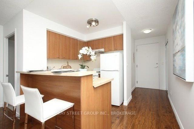 1115 - 36 Lee Centre Dr, Condo with 1 bedrooms, 1 bathrooms and 1 parking in Toronto ON | Image 4