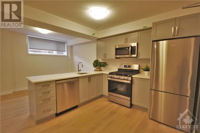 001 - 351 Croydon Avenue, Condo with 2 bedrooms, 1 bathrooms and 1 parking in Ottawa ON | Image 4
