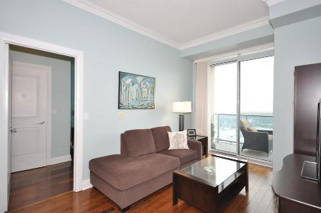 lph3 - 70 Absolute Ave, Condo with 3 bedrooms, 2 bathrooms and 1 parking in Mississauga ON | Image 3