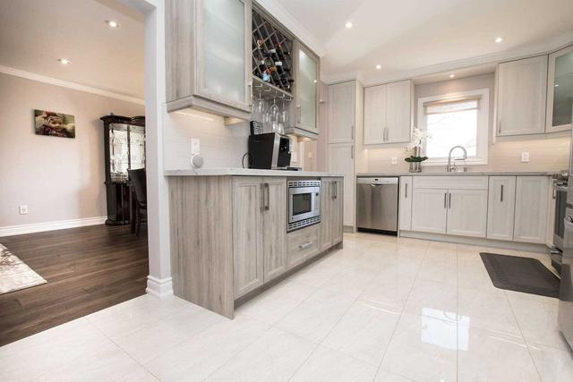 8 Bent Oak Circ, House detached with 3 bedrooms, 2 bathrooms and 2 parking in Mississauga ON | Image 9