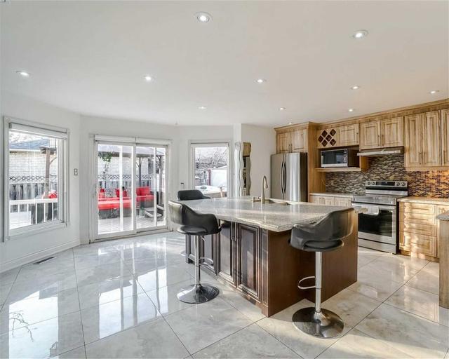 2 Appleton Tr, House detached with 4 bedrooms, 4 bathrooms and 4 parking in Brampton ON | Image 4