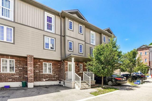 9 - 55 Mooregate Cres, Townhouse with 3 bedrooms, 3 bathrooms and 1 parking in Kitchener ON | Image 12
