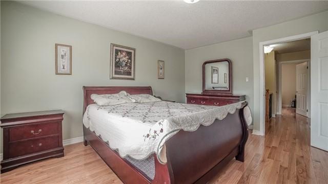 15 Autumnglen Rd, House attached with 3 bedrooms, 4 bathrooms and 2 parking in Markham ON | Image 16