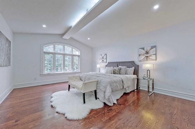 18 Commonwealth Ave, House detached with 5 bedrooms, 5 bathrooms and 6 parking in Toronto ON | Image 16
