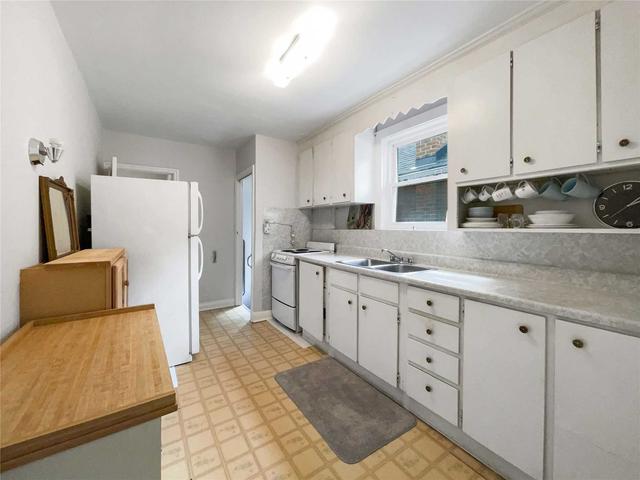 831 Kingston Rd, House detached with 2 bedrooms, 2 bathrooms and 2 parking in Toronto ON | Image 3