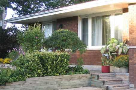 86 Shoredale Dr, House detached with 3 bedrooms, 3 bathrooms and 3 parking in Toronto ON | Image 2
