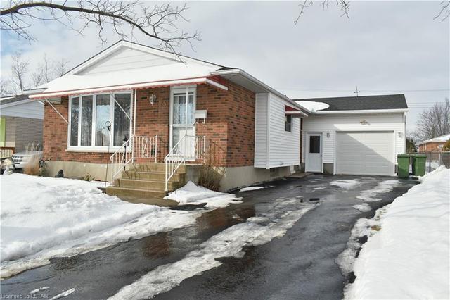 33 Leger Avenue, House detached with 3 bedrooms, 1 bathrooms and 3 parking in St. Thomas ON | Image 9