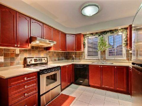 27 Trudelle Cres, House detached with 4 bedrooms, 4 bathrooms and 4 parking in Brampton ON | Image 11