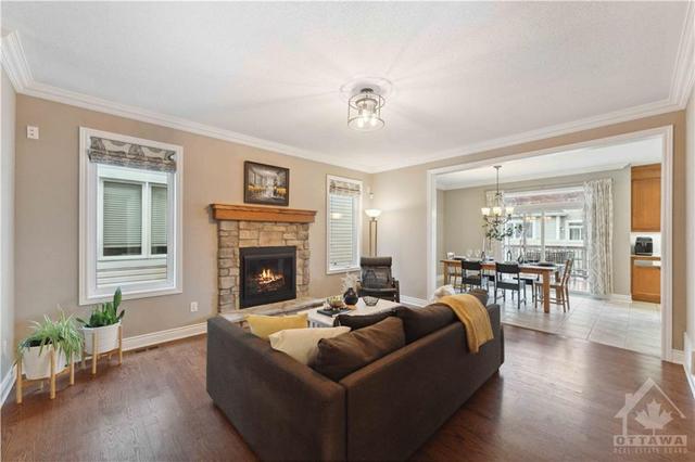 59 Bristling Crescent, House detached with 4 bedrooms, 3 bathrooms and 4 parking in Ottawa ON | Image 3
