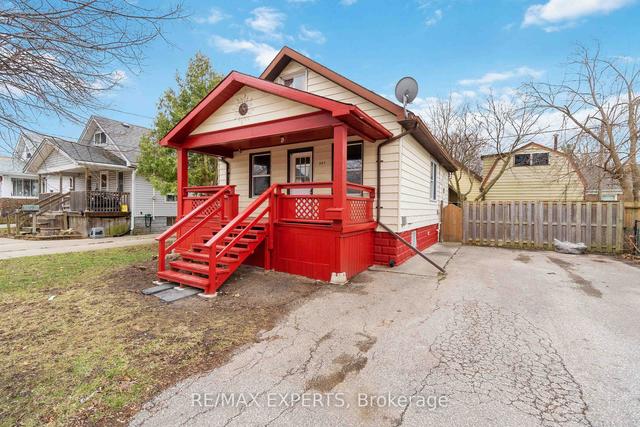 247 Cobden St, House detached with 3 bedrooms, 2 bathrooms and 4 parking in Sarnia ON | Image 23