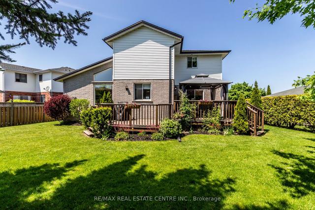 27 Carlos Crt, House detached with 3 bedrooms, 3 bathrooms and 5 parking in Cambridge ON | Image 6