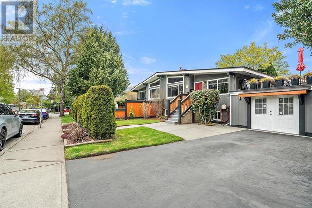1804 Richardson St, House detached with 3 bedrooms, 3 bathrooms and 2 parking in Victoria BC | Image 3