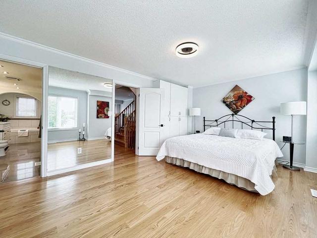 706 Queens Plate Dr, House attached with 3 bedrooms, 4 bathrooms and 2 parking in Toronto ON | Image 19
