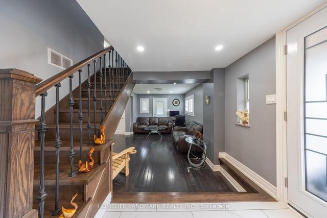 103 Oakley Blvd, House detached with 4 bedrooms, 4 bathrooms and 5 parking in Toronto ON | Image 3