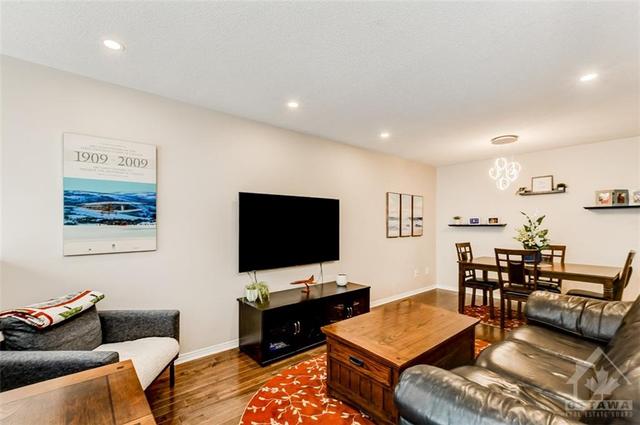 154 Patriot Place, Townhouse with 3 bedrooms, 3 bathrooms and 3 parking in Ottawa ON | Image 7