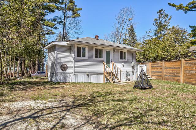 56 Homewood Ave, House detached with 2 bedrooms, 1 bathrooms and 2 parking in Wasaga Beach ON | Image 14