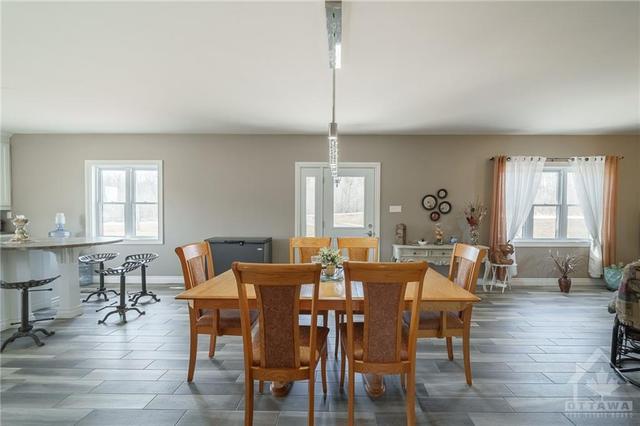 245 Concession 7 Road, House detached with 2 bedrooms, 3 bathrooms and 20 parking in Alfred and Plantagenet ON | Image 4