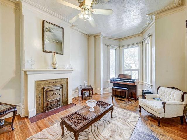 33 Denison Ave, House detached with 6 bedrooms, 3 bathrooms and 2 parking in Toronto ON | Image 38
