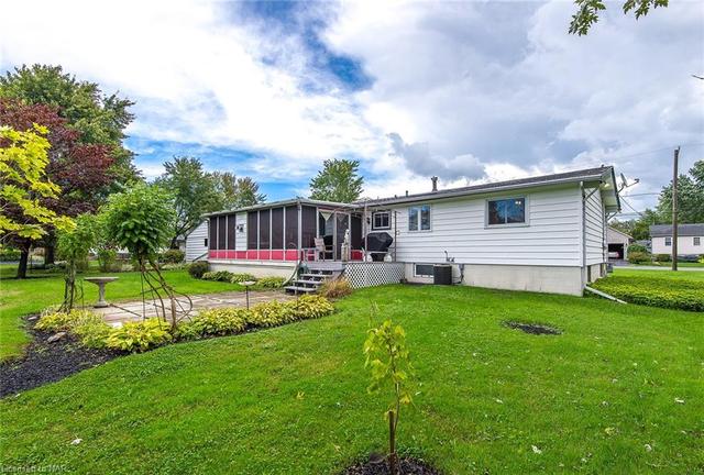 609 Buffalo Road, House detached with 3 bedrooms, 1 bathrooms and 10 parking in Fort Erie ON | Image 16