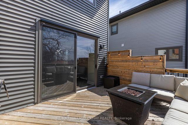a - 88 Clapperton St, House attached with 2 bedrooms, 3 bathrooms and 4 parking in Barrie ON | Image 3