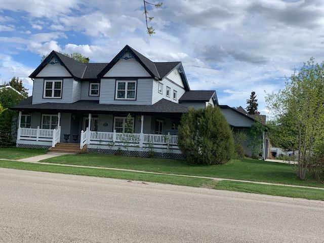 4737 49 Street, House detached with 5 bedrooms, 3 bathrooms and 2 parking in Olds AB | Image 2