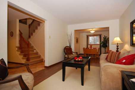 30 Regency Cres, House detached with 3 bedrooms, 2 bathrooms and 2 parking in Whitby ON | Image 3