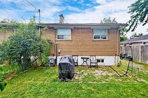 1343 Tatra Dr, Home with 2 bedrooms, 1 bathrooms and 4 parking in Pickering ON | Image 2
