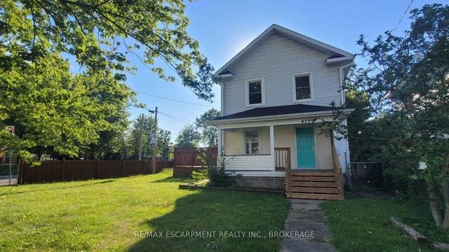 4599 Fourth Ave, House detached with 3 bedrooms, 1 bathrooms and 4 parking in Niagara Falls ON | Image 1